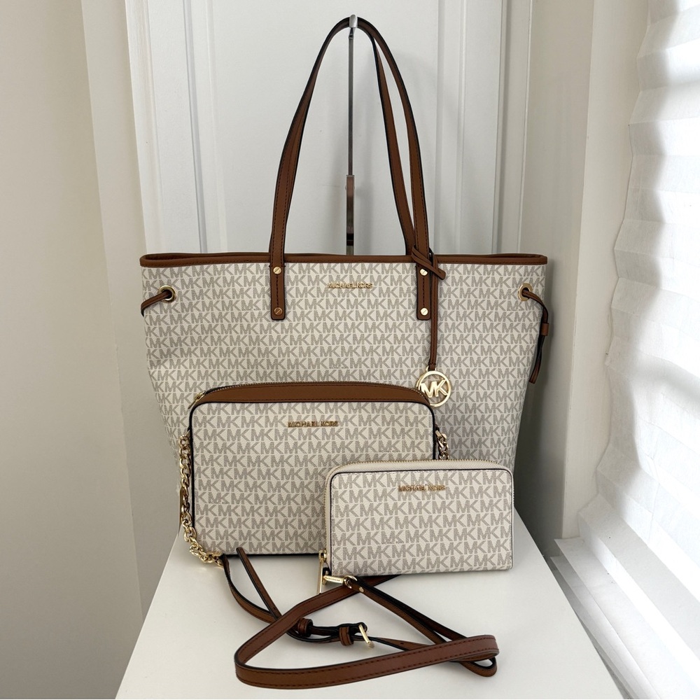 NWT Brand New Michael Kors White and Brown Tote Bag, Crossbody Bag, Wallet Set